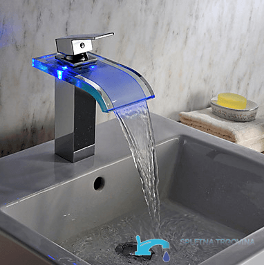 Breiter Wasserfall