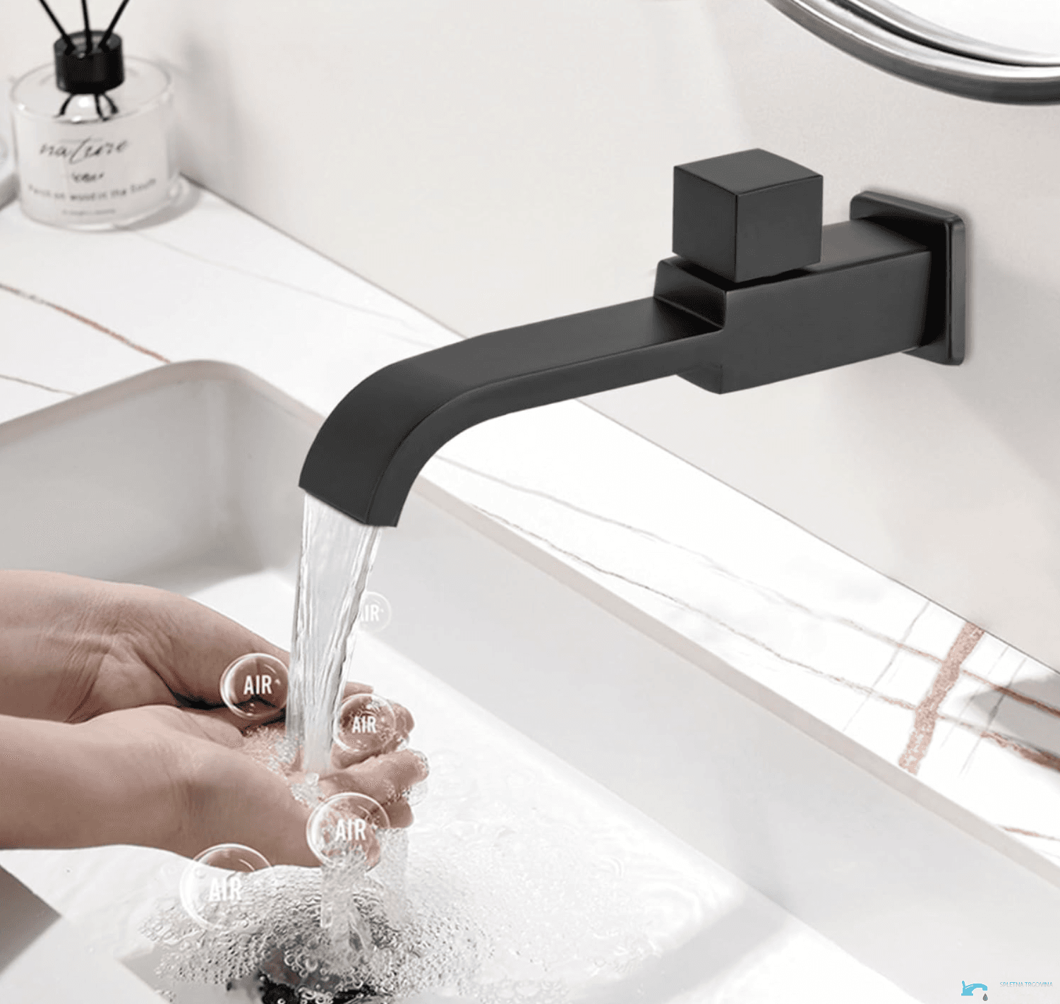 Wandarmatur EYN WC1142 für Kaltwasser mit Wasserfallauslauf in Mattschwarz