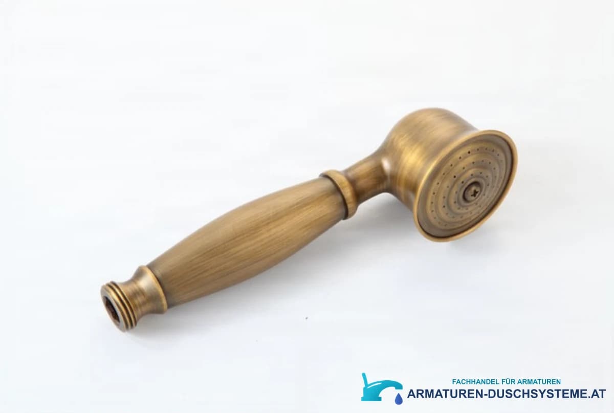 Detail der Handbrause des Duschsystems im Antikstil NSB76437