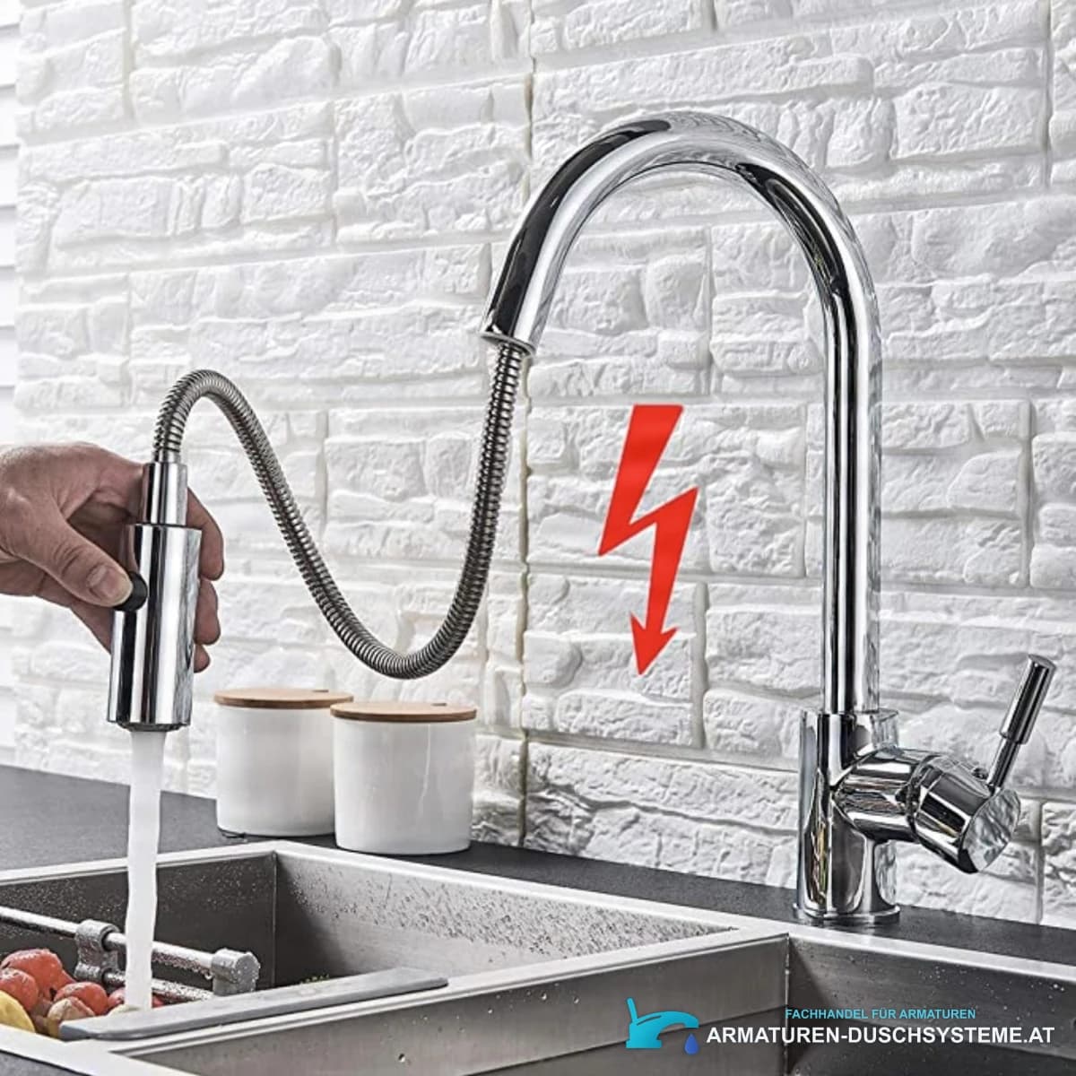 Ausziehbare Niederdruckarmatur EYN NT1546 mit gebündeltem Wasserstrahl