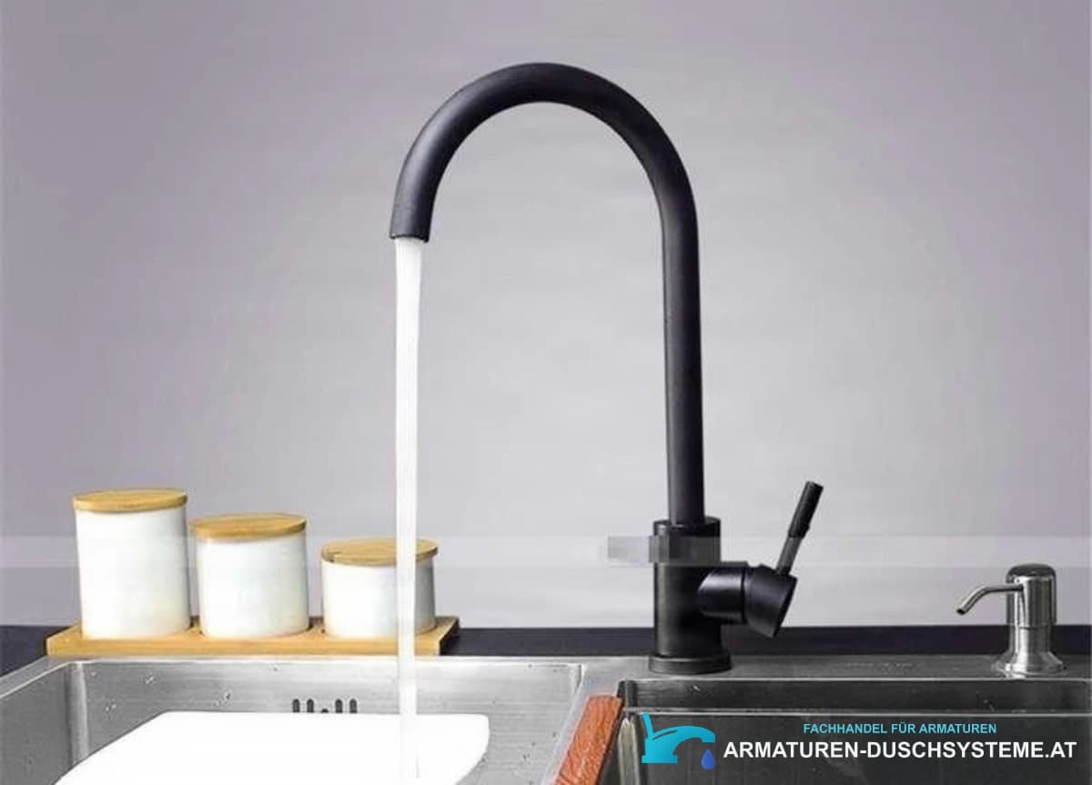 Schwarze Küchenarmatur BK1343 in mattem Schwarz