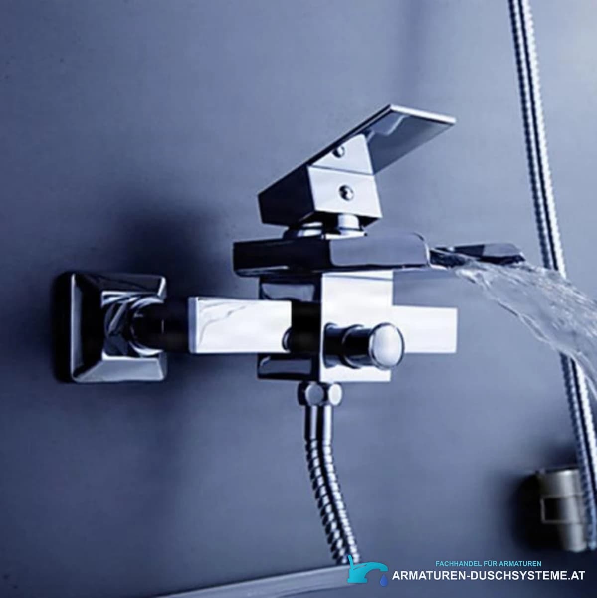 Wandarmatur für die Badewanne mit Wasserfallauslauf SK3542 in poliertem Chrom