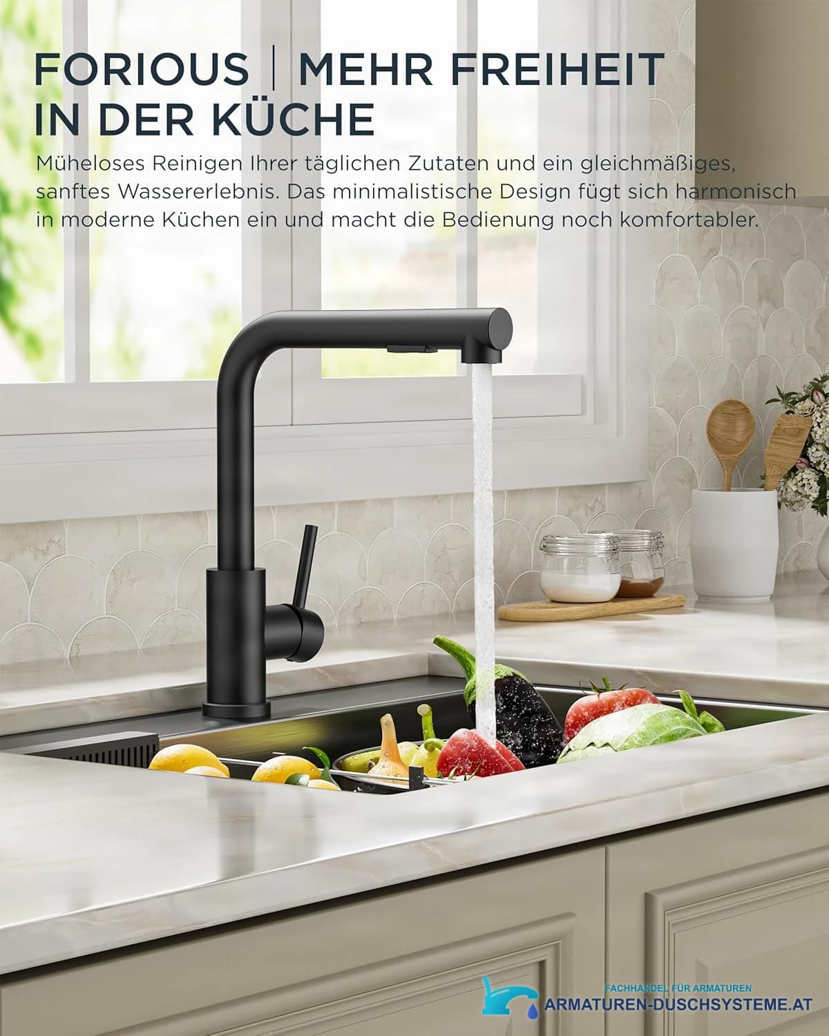 Niederdruck-Küchenarmatur ELITE EDITION KFL2244 im Einsatz an einer hellen Küchenspüle
