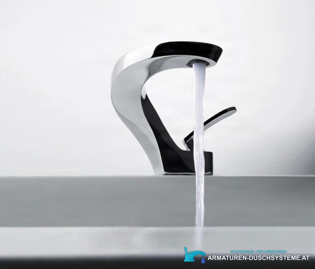 Küchen-/Badarmatur mit verführerischem Design KA17318 in glänzendem Chrom