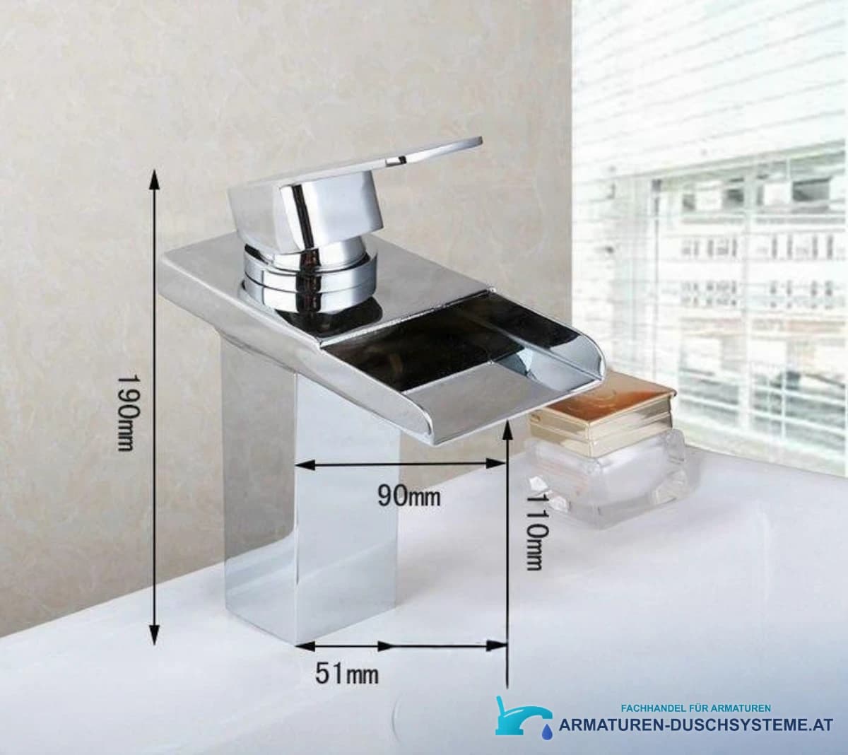 Maßgrafik der Wasserfall-Waschtischarmatur EYN206 mit 190 mm Höhe und 90 mm Ausladung