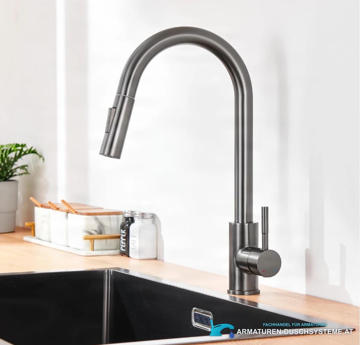 Küchenarmatur ELITE EDITION KF1410 mit LED, ausziehbarer Mehrstrahlbrause und Gunmetal-Grau-Finish — Ansicht 1