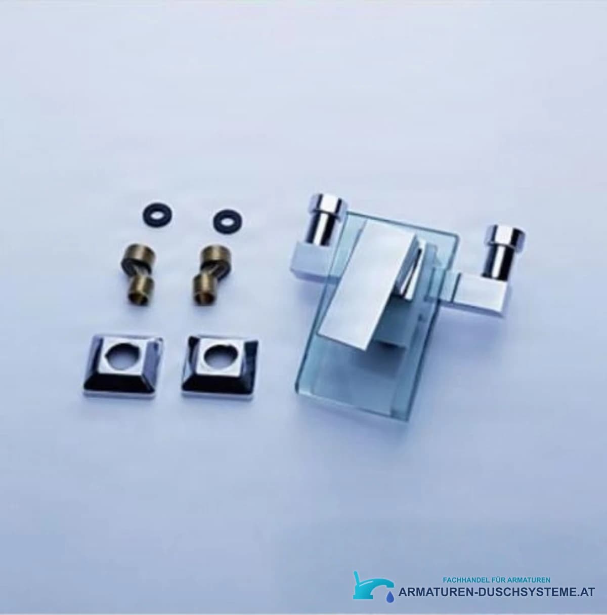 Detail der Wandanschlüsse der Glas-Wandarmatur für die Badewanne SAK7236